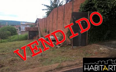 Vende-se terreno no Jardim da Colina